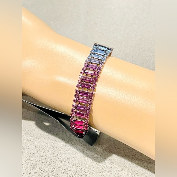 ✨ GUESS⭐️ Baguette & Crystal Line
Bracelet. COLOR: Multi/Silver - Picture 3 of 9
